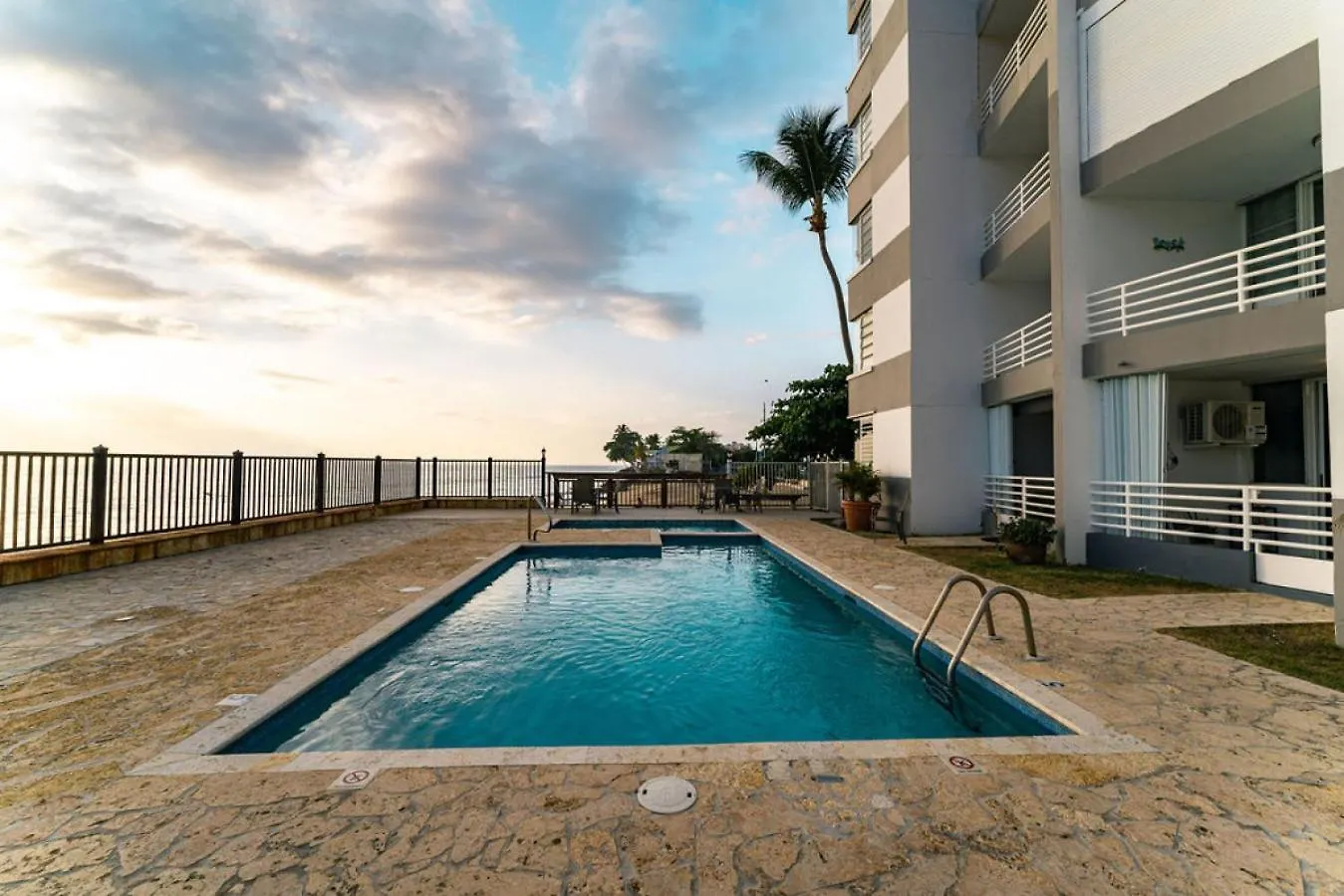 Costa Corcega 1F- Puerta Del Sol Beachfront Escape Rincon Apartment